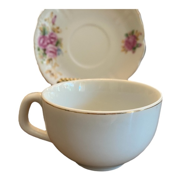 Beautiful Vintage teacup and saucer - Picture 4 of 6